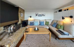 Istumisnurk majutusasutuses Amazing Home In Sknes Fagerhult With Lake View