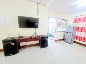 Kuchyň nebo kuchyňský kout v ubytování Mae Rampung Beach House คาราโอเกะและสระเด็ก + 34 fotografií