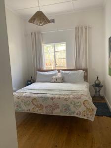 מיטה או מיטות בחדר ב-vanwyksdorp accommodation - OLDE POST HOUSE