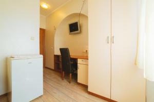 Televízia a/alebo spoločenská miestnosť v ubytovaní Villa Spalatina