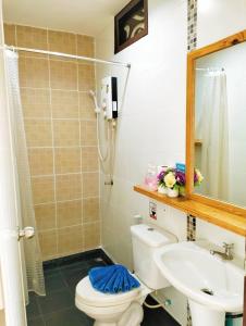 a bathroom with a toilet and a sink at Blue View House Phi Phi in Phi Phi Islands