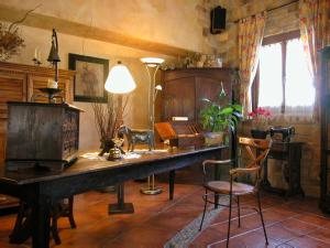Fotografie z fotogalerie ubytování Hostal Arostegui v destinaci Garayoa + 17 fotografií