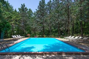 Piscina de la sau aproape de Agriturismo il Pornelleto - Villa Alari