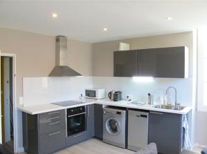 a kitchen with a sink and a washer and dryer at Appartements Nice Centre Carré d’or in Nice