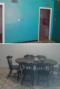 une table et des chaises dans une pièce dotée d'un mur bleu dans l'établissement Yat’s realty, à Jacksonville