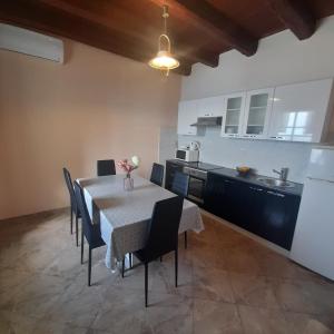 Η κουζίνα ή μικρή κουζίνα στο Beach pearl 2 +35 φωτογραφίες