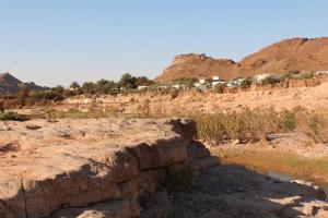 a view of a desert with a village in the background at Camping , Maison d'hôte Bivouac hyatt-tata in Tatta