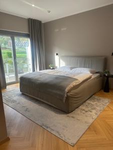 Un pat sau paturi într-o cameră la Hotel DRAŠ