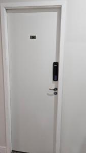 a white door with a cell phone on top of it at Pousada Aqua in Campo Grande