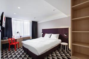 Кровать или кровати в номере AZIMUT City Hotel Vladivostok