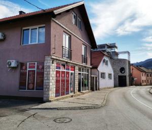 a building on the side of a street at Apartman Poljčić Višegrad in Višegrad