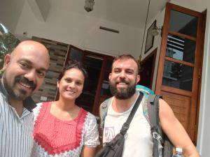 入住PRAKRITI HOMESTAY Fortkochi Air Conditioned Rooms的客人