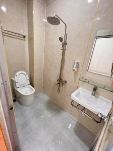 Phòng tắm tại khách sạn Vạn Thành Đạt