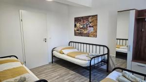 Ein Bett oder Betten in einem Zimmer der Unterkunft APARTMENTS KREMSTAL