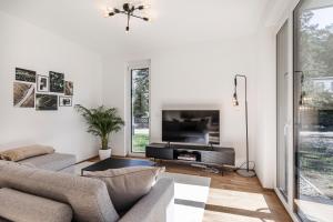 a living room with a couch and a tv at JAMA Natur Pur, Freies Parken, Gruppe&Familie in Erlangen