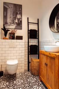 a bathroom with a toilet and a sink at B en B De Jufferswaard in Renkum