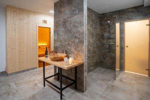 Koupelna v ubytování Rezort pri Jazere Podbanské + 33 fotografií