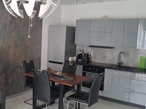 Kuchnia lub aneks kuchenny w obiekcie Apartament-Sweet Night