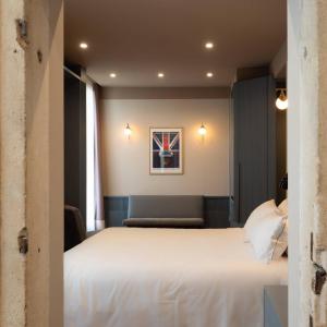 Postel nebo postele na pokoji v ubytování The Glam Boutique Hotel & Apt