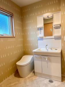 a bathroom with a toilet and a sink at The Lobs 2, Rusutsu, Yotei view, 8 mins to Rusutsu in Kimobetsu