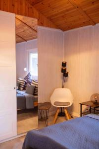 a bedroom with a bed and a table and a chair at Suedseeurlaub2 - Ferienhaus in Otterndorf in Otterndorf