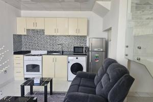 Dapur atau dapur kecil di The Perfect Escape: 1-BHK Villa townhouse G+1