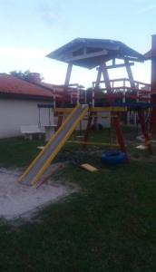 Herní místnost nebo prostor pro děti v ubytování Apartamento em Capão Novo com piscina