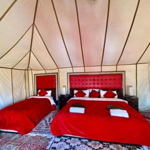 Postel nebo postele na pokoji v ubytování Authentic Luxury Camp
