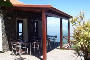 a restaurant with tables and chairs on a patio at Hotel Villa El Mocanal in Mocanal