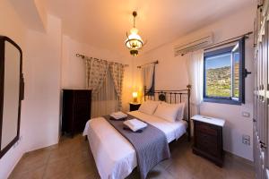 Afbeelding uit fotogalerij van NJV plus K in Aegina Town +37 foto's