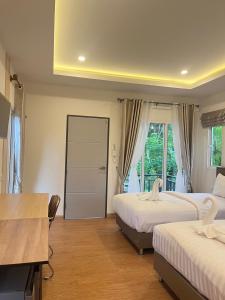 Koh Yao Modern Inn -SHA Plus客房内的一张或多张床位