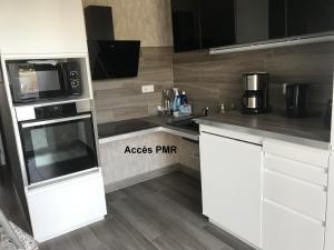 Kuchyň nebo kuchyňský kout v ubytování La Grange