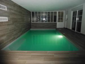 Bazén v ubytování La Grange nebo v jeho okolí + 3 fotografie