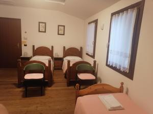 a group of four beds in a room at Agriturismo Il Salice Ridente in Pasiano di Pordenone