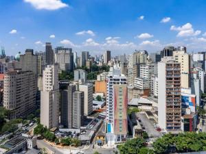 un paesaggio urbano di una città con edifici alti di Apartamento em São Paulo-Bela Vista-Studio Novo a San Paolo