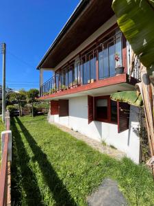 Το κτήριο όπου στεγάζεται  η παραθεριστική κατοικία