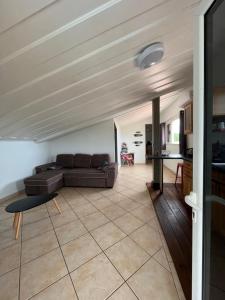 a living room with a couch and a table at La villa exotik in Saint-Louis