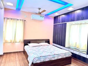 a bedroom with a bed in a room at KPHB Phase 15 New Stunning 3 BHK - 5th Floor with Private Parking in Hyderabad