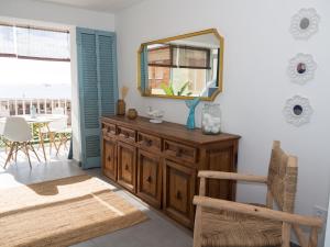 a mirror on top of a wooden dresser in a room at Inmejorables vistas al mar, apartamento boutique in Tarragona