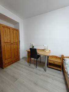 a room with a desk and a table and a bed at OASIS APARTMAN II. in Szeged
