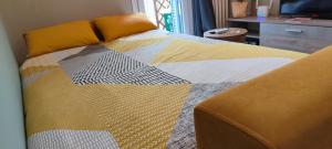 a bed with a colorful quilt on top of it at Ca' Balenga - Centralissimo con posto auto coperto gratuito in Asti