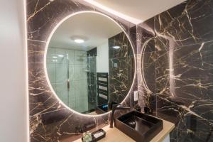 Ένα μπάνιο στο L'Escale Tropicale, appartement indépendant avec terrasse privative +38 φωτογραφίες