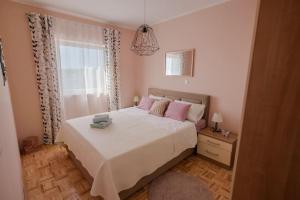 Posteľ alebo postele v izbe v ubytovaní Kuća za odmor M&J + 37 fotografií