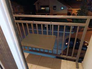 Rõdu või terrass majutusasutuses Apartman Ana