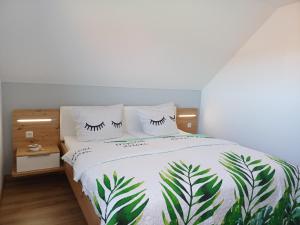 Postel nebo postele na pokoji v ubytování Ferienhaus Kari