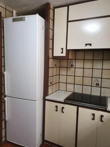 a kitchen with white cabinets and a white refrigerator at CASA NOSTRA piso-apto en Vilanova i la Geltrú-BCN in Vilanova i la Geltrú