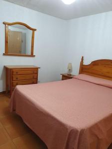 a bedroom with a bed and a dresser and a mirror at CASA NOSTRA piso-apto en Vilanova i la Geltrú-BCN in Vilanova i la Geltrú