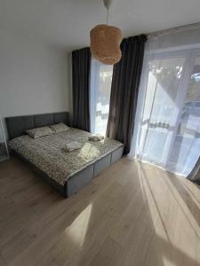 מיטה או מיטות בחדר ב-Wielicka Apartment 3