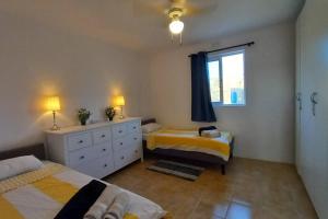 Postel nebo postele na pokoji v ubytování Sunset Suite