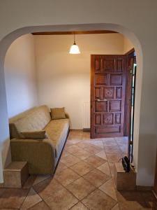 a living room with a couch and a door at Villa Elea in Tseréni